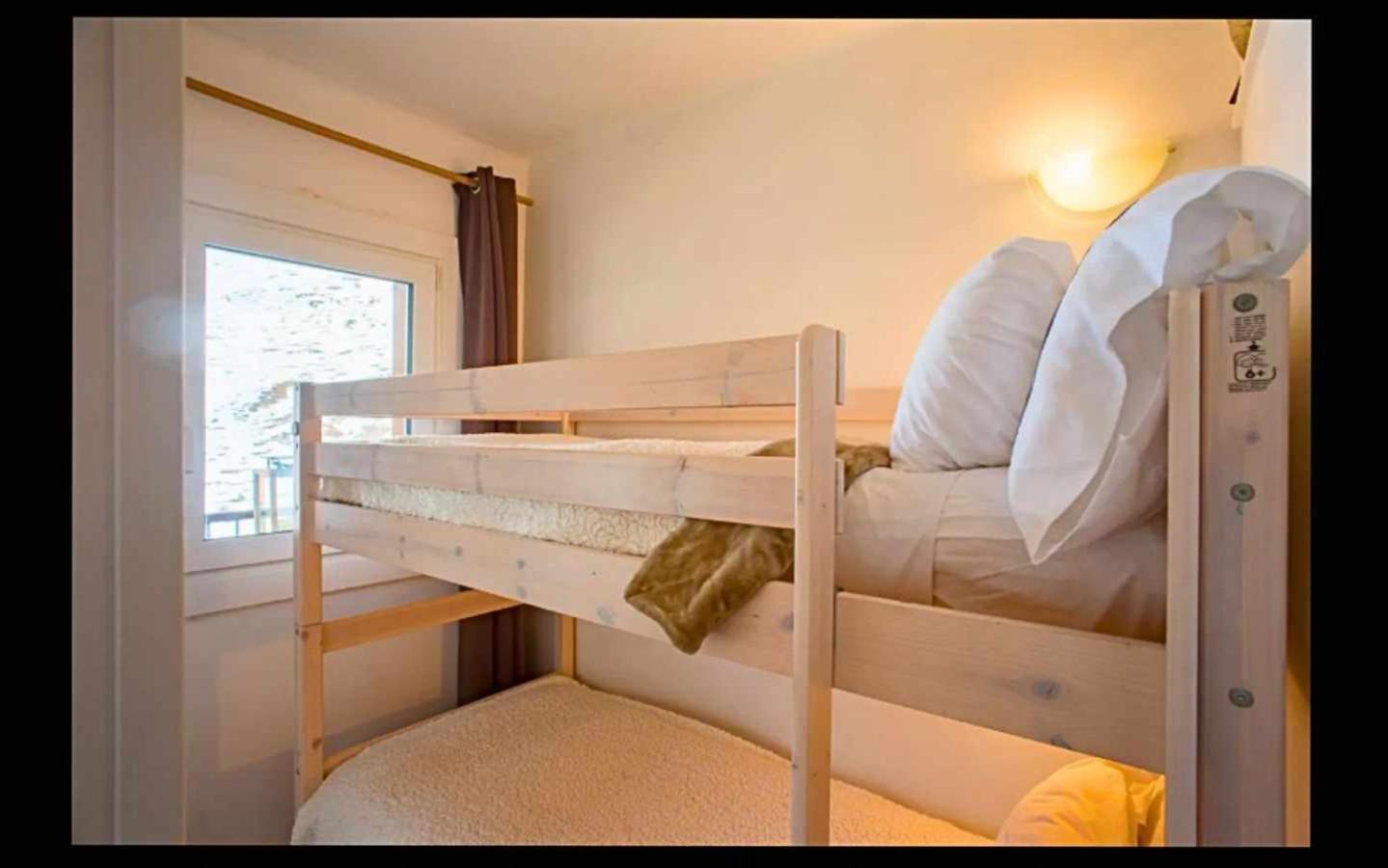 Pasdelacasalovers Joya frente a montañas nevadas Pas De La Casa Exterior foto